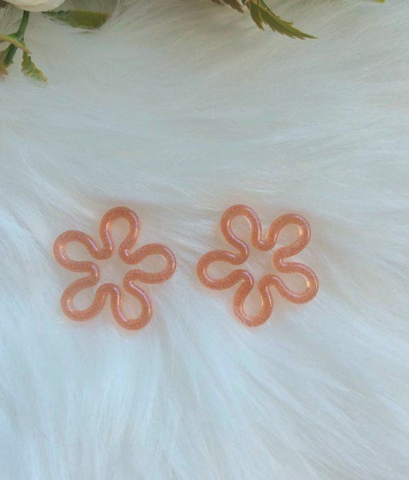 Pampilles Fleurs Evidées en résine époxy – pampilles artisanales légères pour boucles d’oreilles